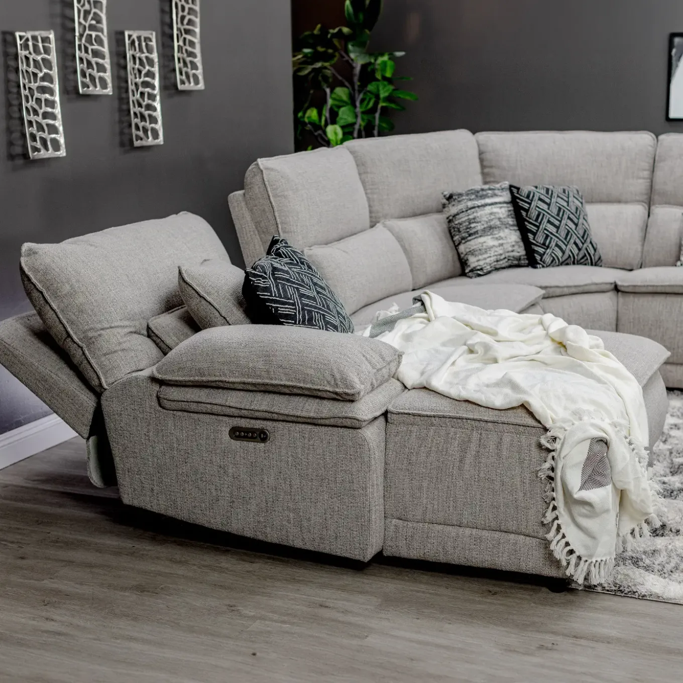 Goliath 6pc Power Chaise Sectional