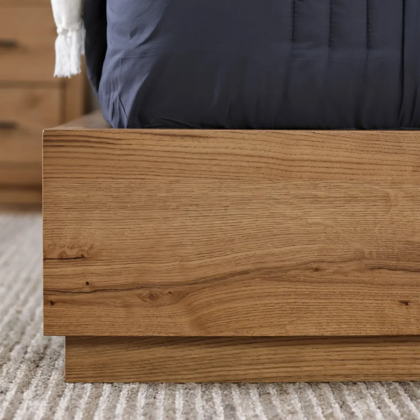 Nola Bed